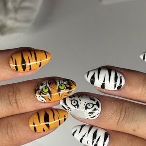 Tiger Stripe Nail Art